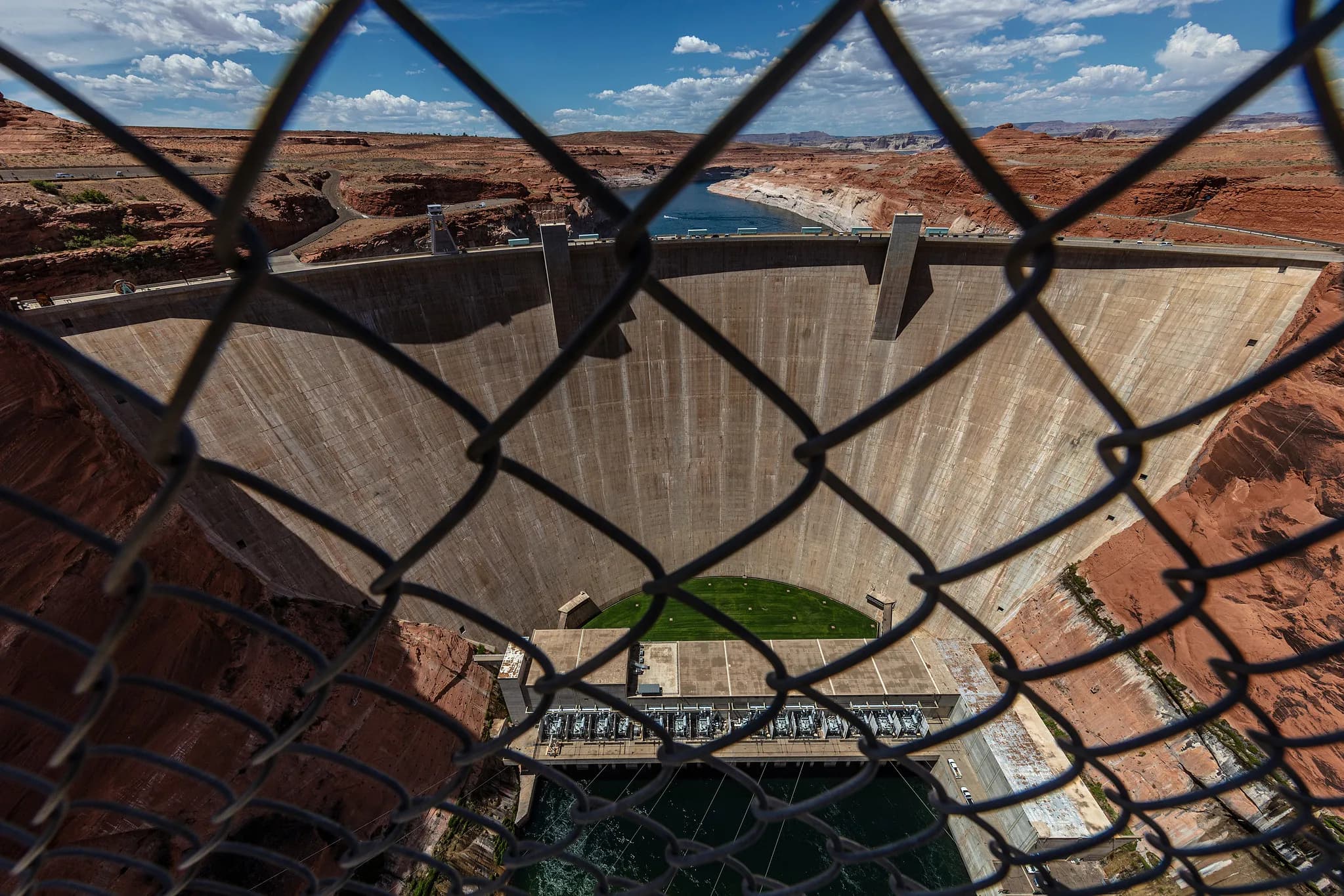 Glen Canyon Dam Faces Cavitation Threat as Lake Powell Hits Historic Lows