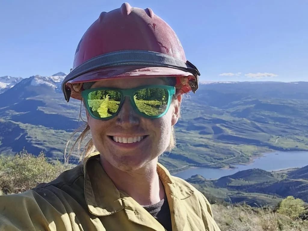 Vail Women’s Hockey Star Emily Barker Dies Fighting Snyder Fire