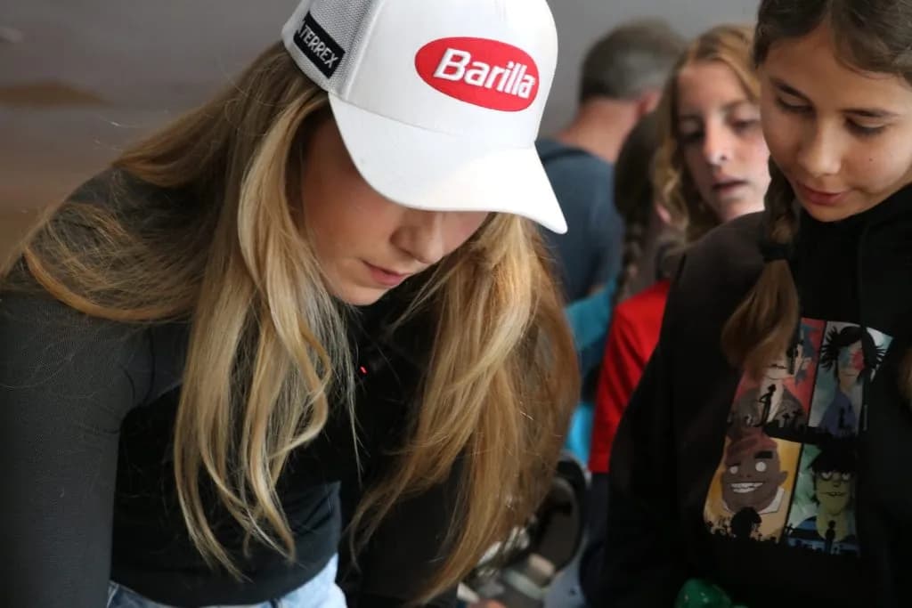 Mikaela Shiffrin Skis with Salida Girls to Boost ShareWinter Fundraising