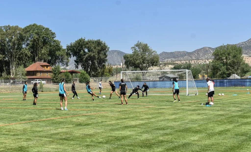 Mexican Pro Soccer Team Trains in New Castle Ahead of Apertura