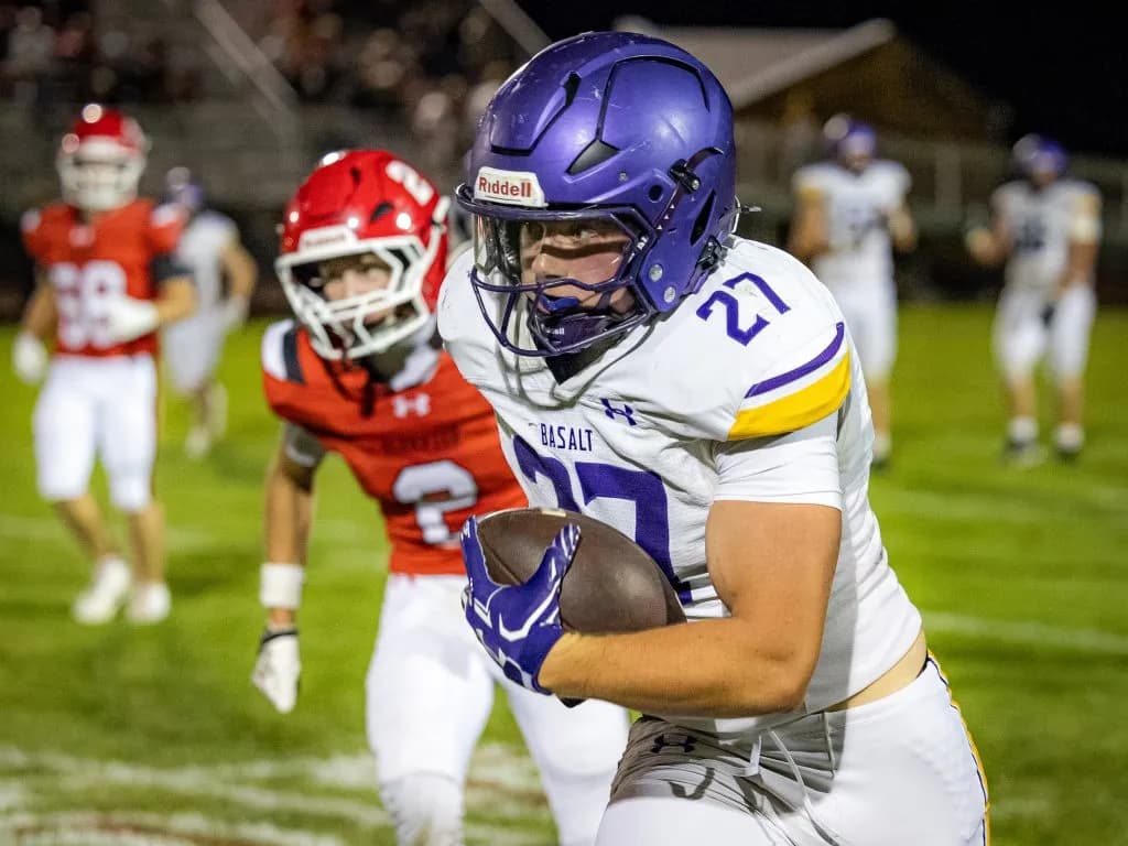 Basalt High Football Defeats Glenwood Springs 35-14