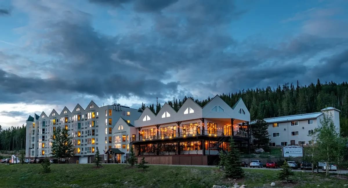 Village cabin w private balcony & short walk to ski Hill
