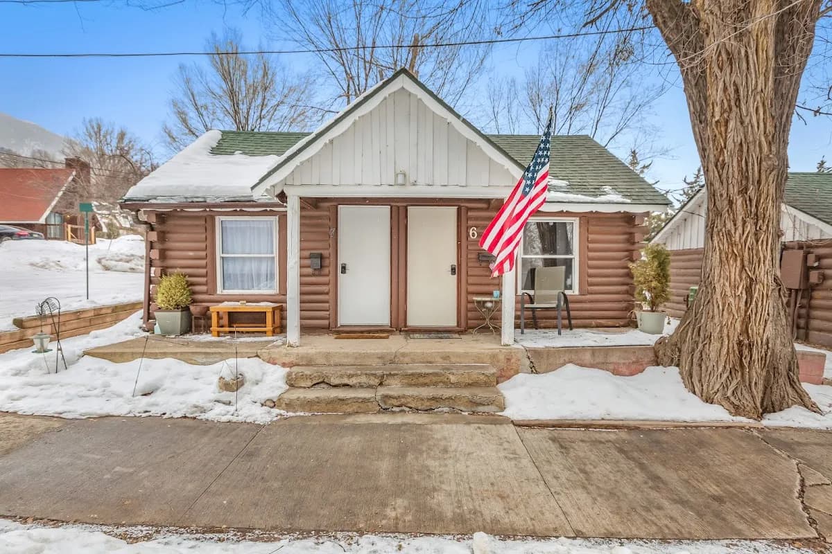 Ponderosa Lodge LLC - Glenwood Springs CO