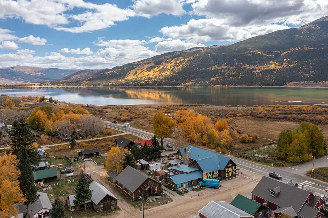 The Twin Lakes Inn & Saloon