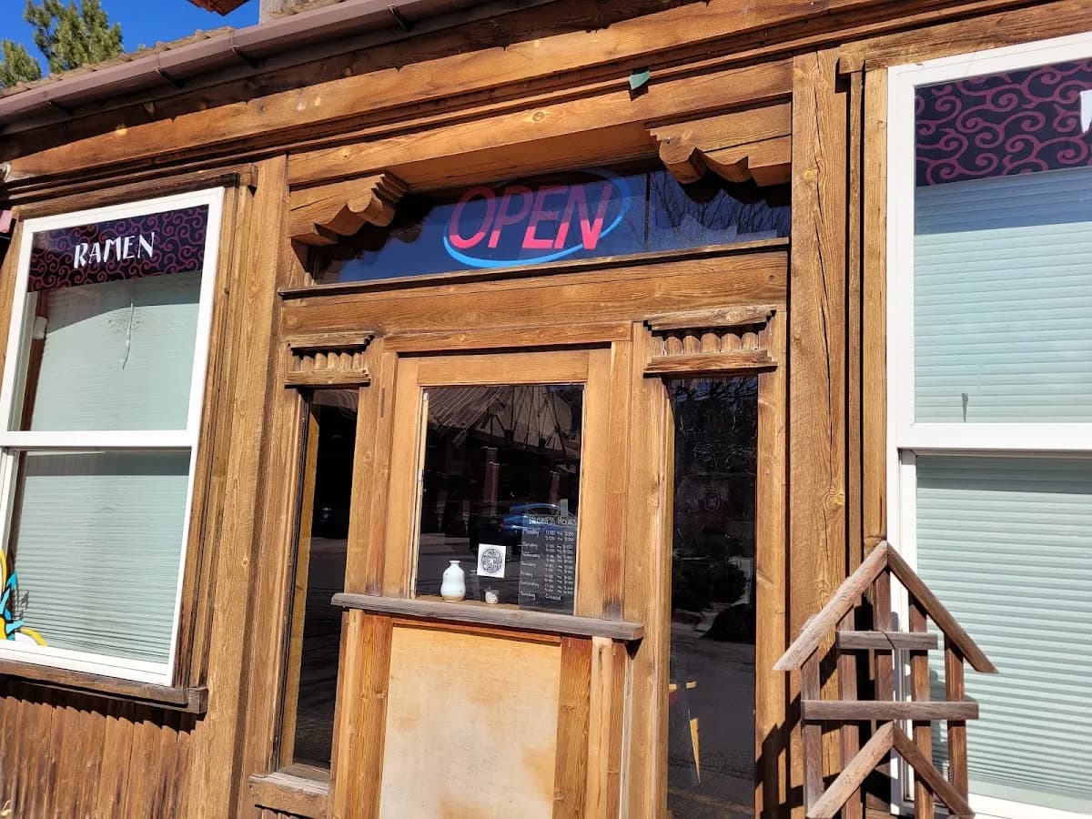 Akami Poke and Noodle Bar