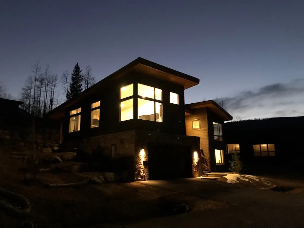 Beautiful Ski-In/Ski-Out Log Townhome with Exceptional Views