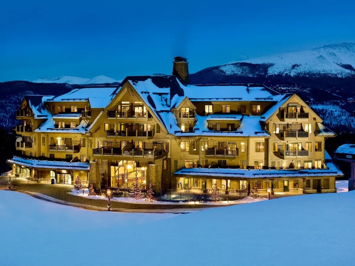 2BR Mountain Lodge Luxury Skiin/out Best Amenities