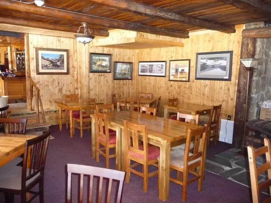 The Twin Lakes Inn & Saloon photo 3