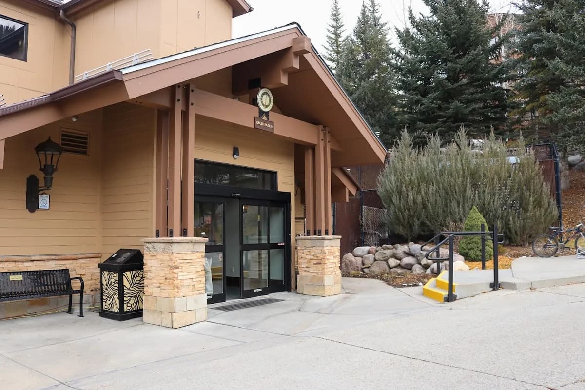 Charter Sports Ski, Snowboard & Bike Rentals - Streamside Marriott Vail