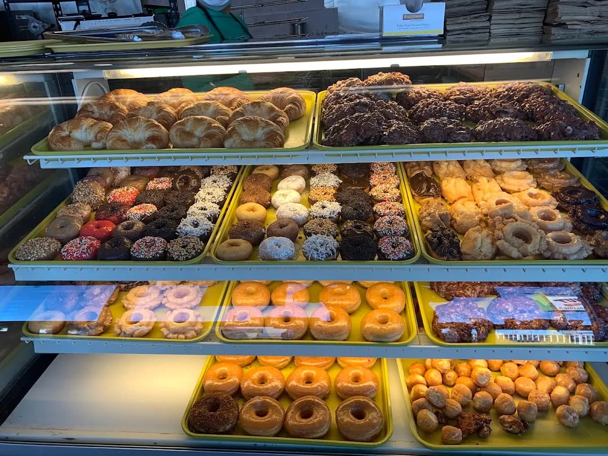 Montrose Donut And Deli