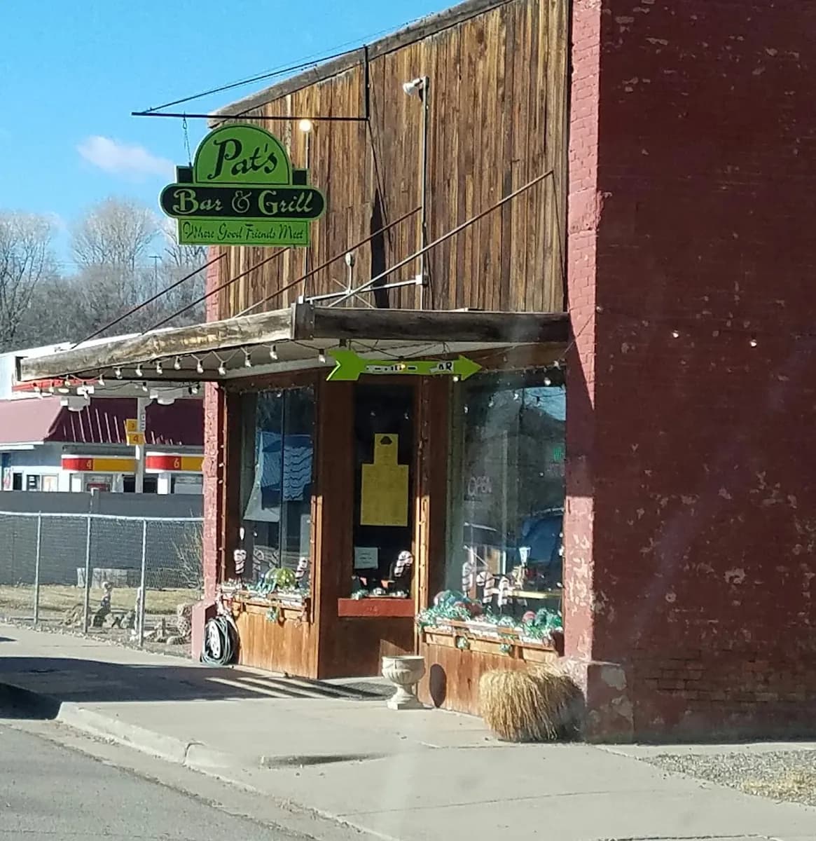 Pat's Bar and Grill