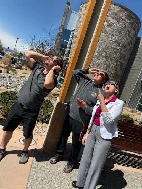 Pool, Hot Tub, Views and close to everything you want