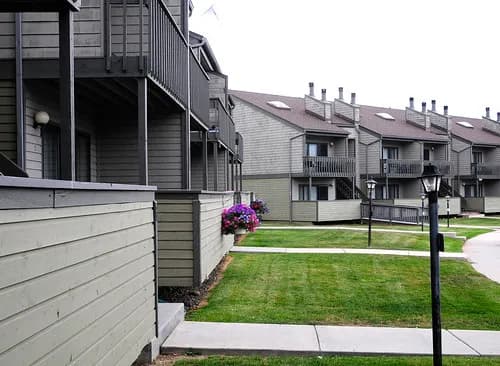 Mountain condo with pool, hot tub, sauna, gym, tennis, fireplace, & deck