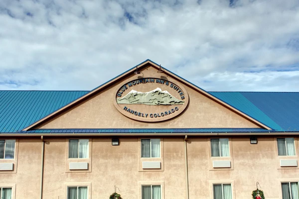 Mountain Shadows Inn & Suites