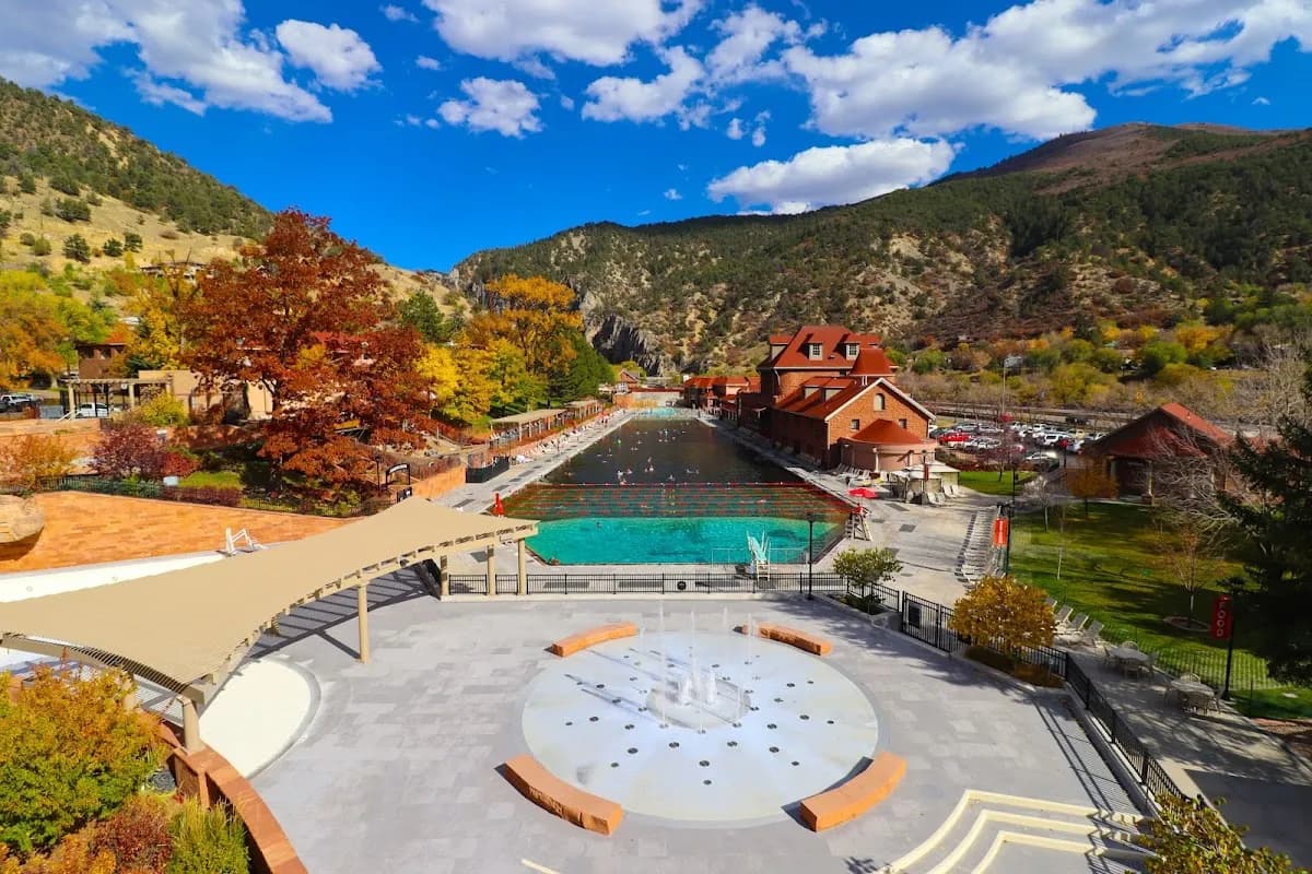 Glenwood Hot Springs Lodge