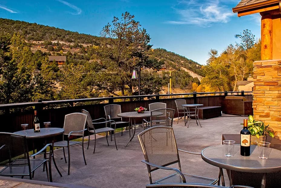 New! Modern mountain retreat. Bar, garage, luxurious backyard patio. Pristine!