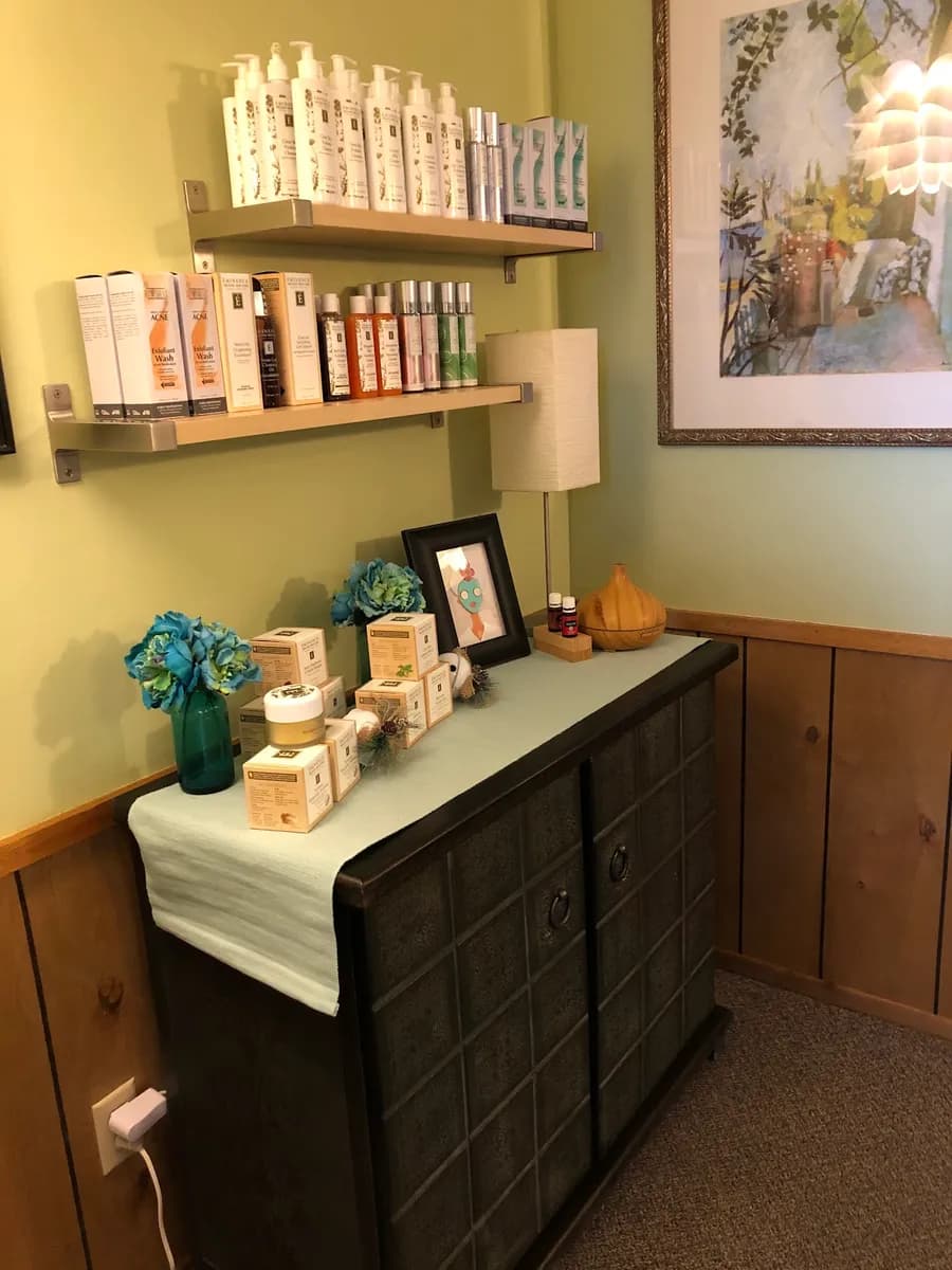 Aroma Essence Skincare, Medical Facials & Massage photo 1