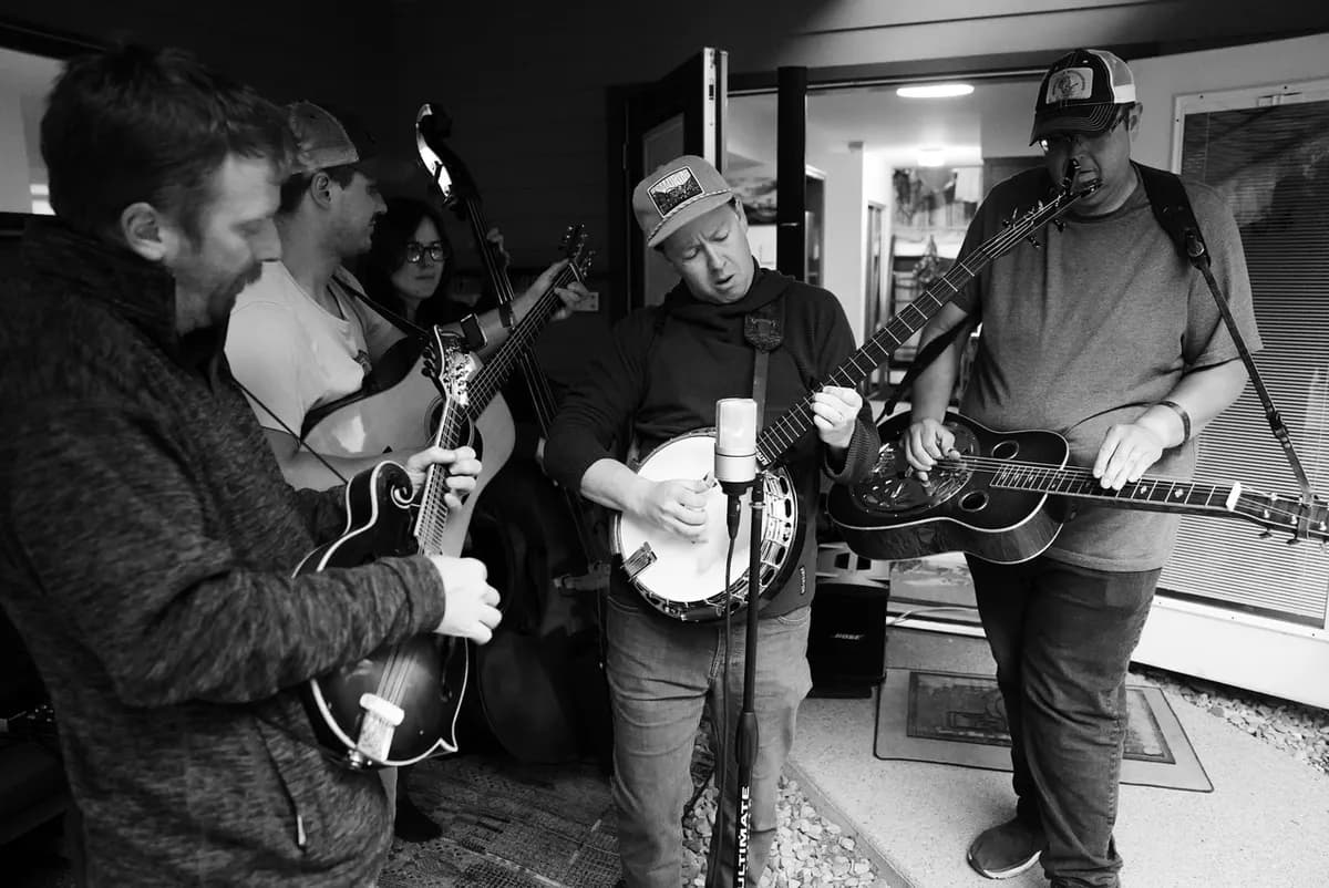 Still House String Band - Music in the Grapevines