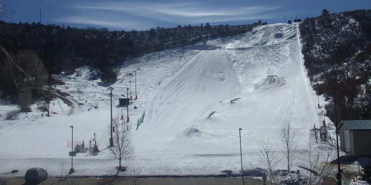 Chapman Hill Ski Area main view