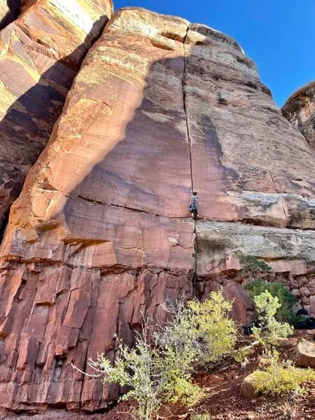 Incredible Handcrack of the Monument