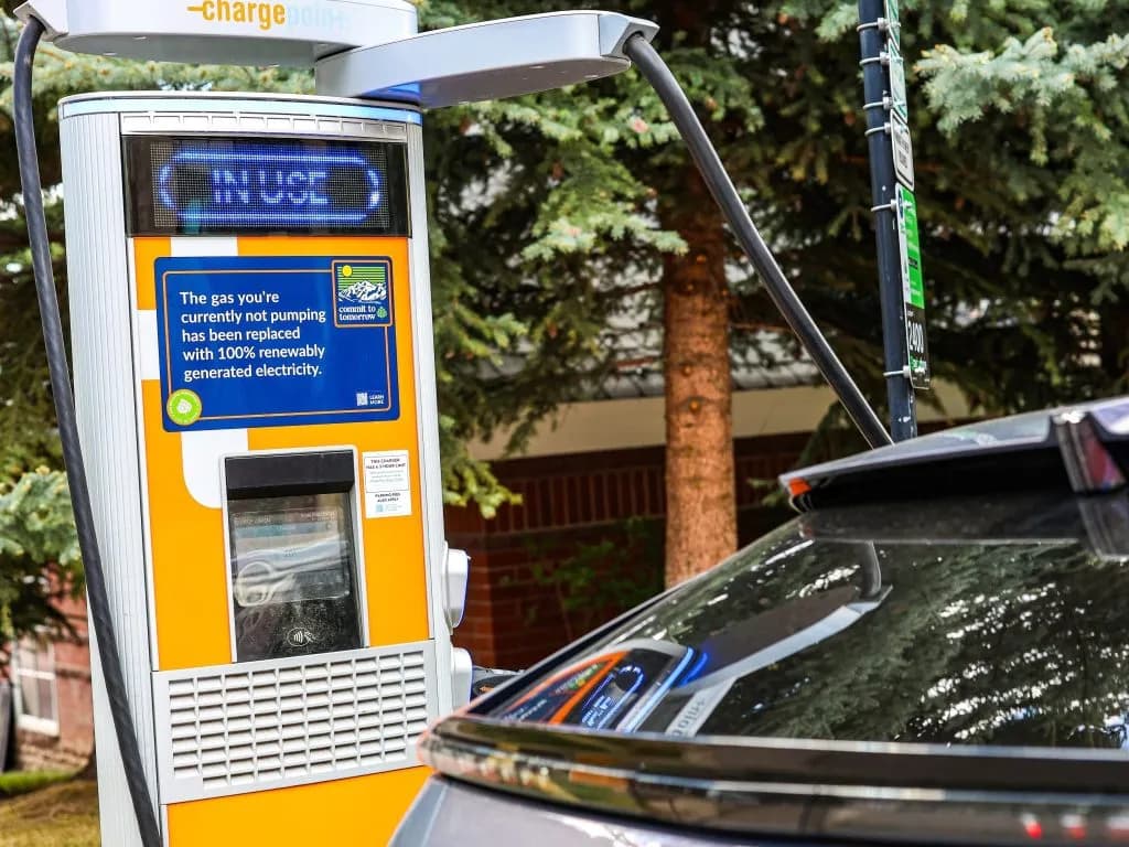 Colorado Regulates Retail EV Chargers with 2027 Enforcement