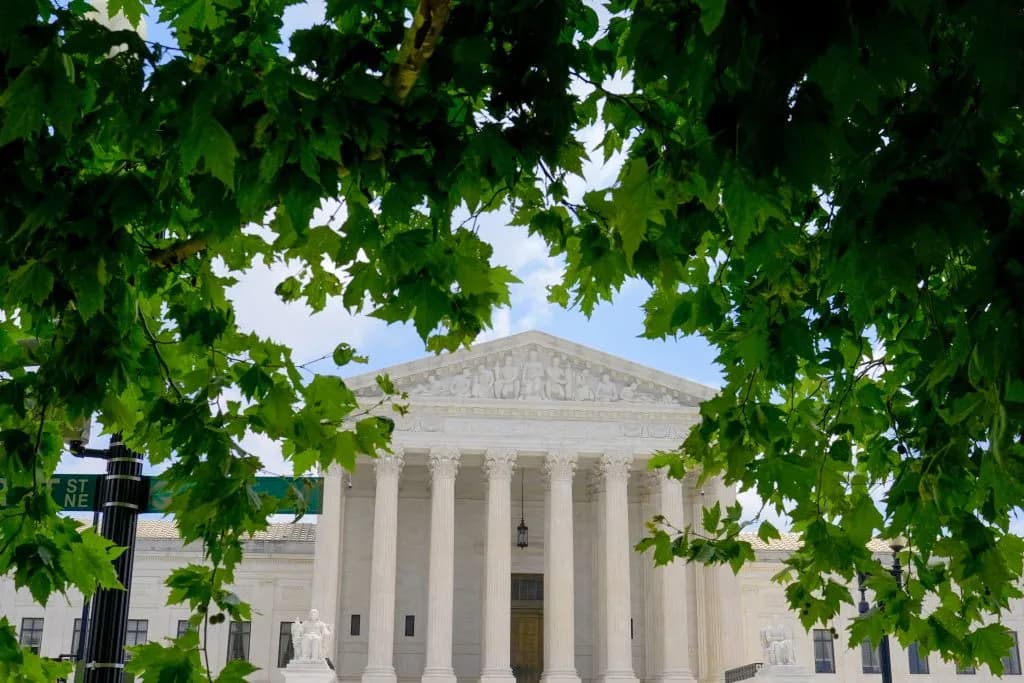 Supreme Court Strikes Down Trump Birthright Citizenship Order
