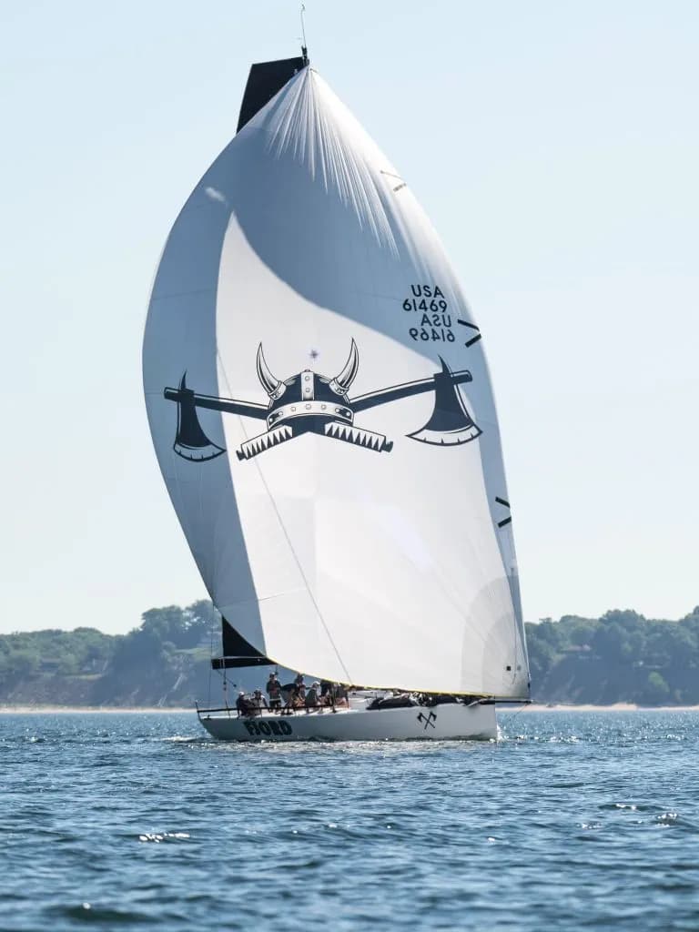 Steamboat Guide Finishes 87th in Chicago Yacht Club Race to Mackinac