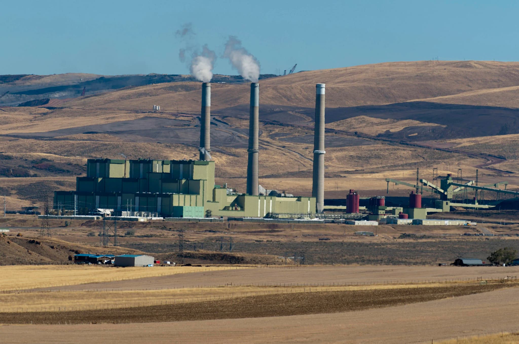 Federal Order Extends Craig Coal Plant to Christmas Amid Legal Battle