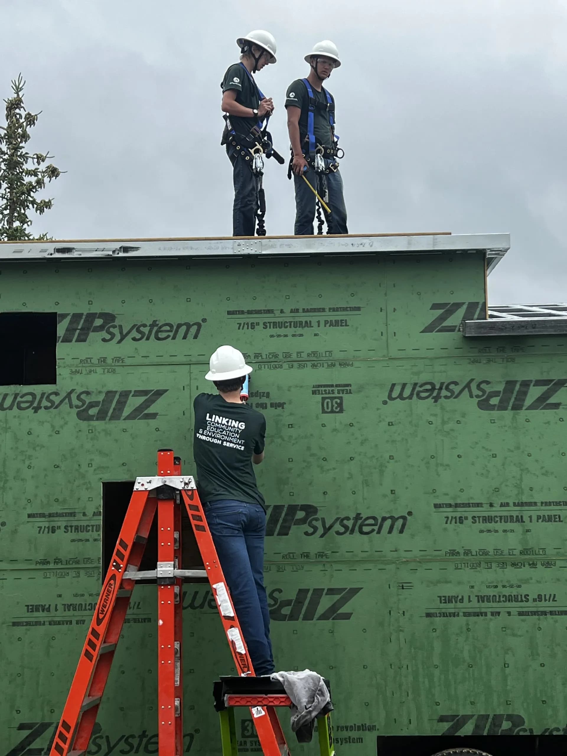 Rocky Mountain Youth Corps builds tiny house in Oak Creek