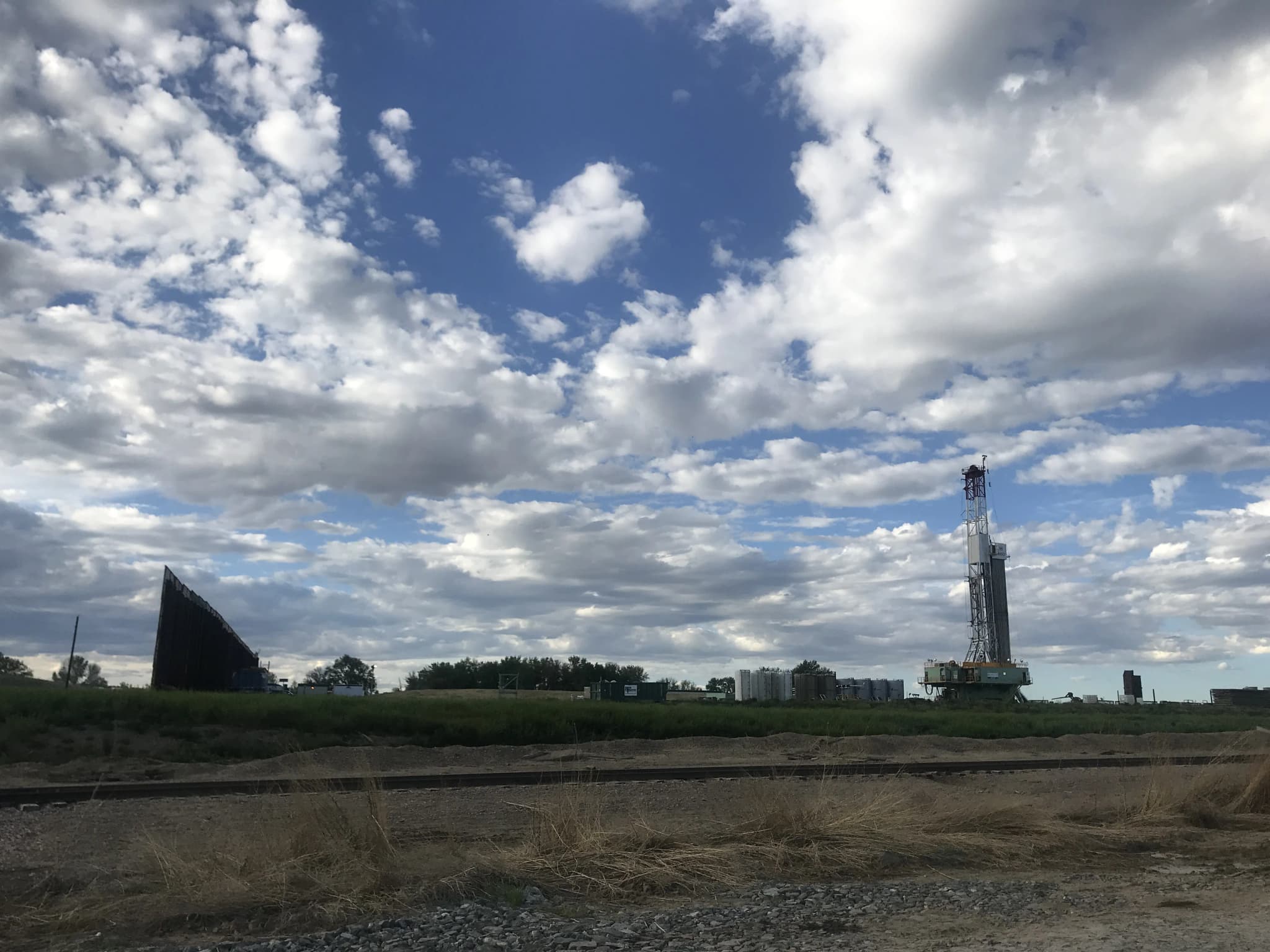 Colorado Drills Less Oil But Per-Well Pollution Spikes on Front Range