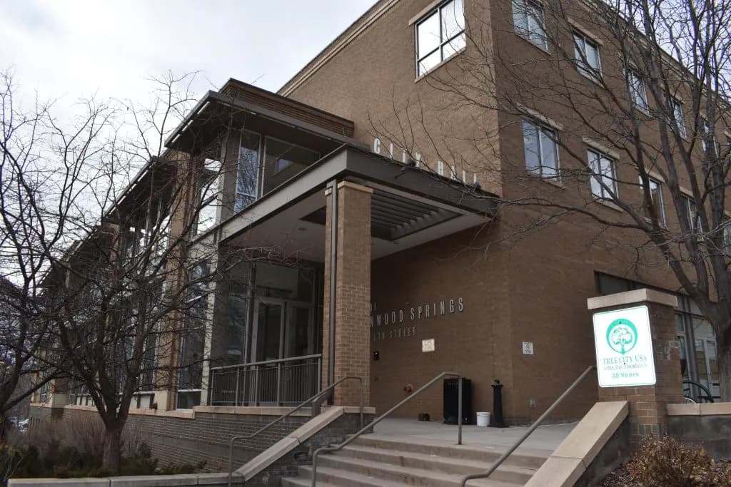 Glenwood Springs Approves $2.4 Million Axon Contract