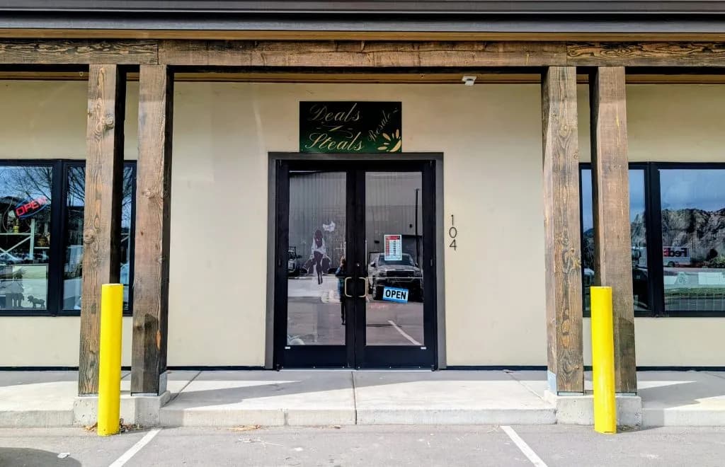 Gypsum Consignment Store Deals N' Steals Reopens with New Location