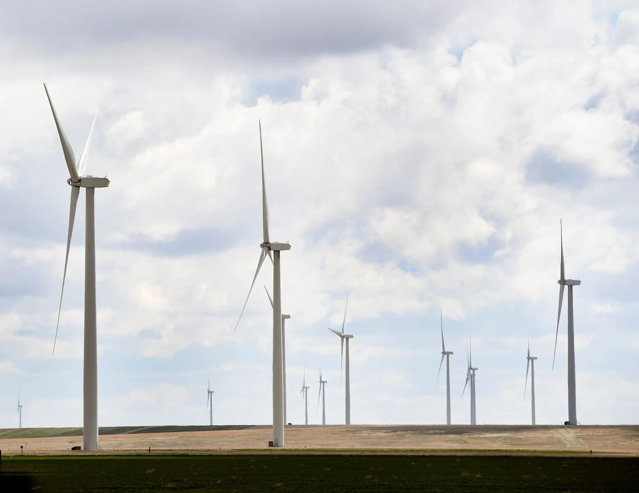 Colorado Ranks Sixth in US Wind Energy Output Amid Iowa Competition