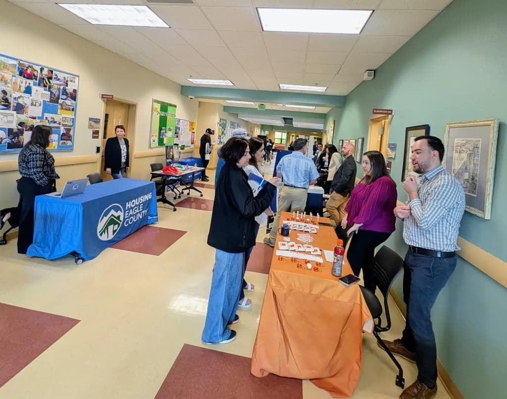 Mountain Dreamers hosts bilingual homeownership workshop in Edwards