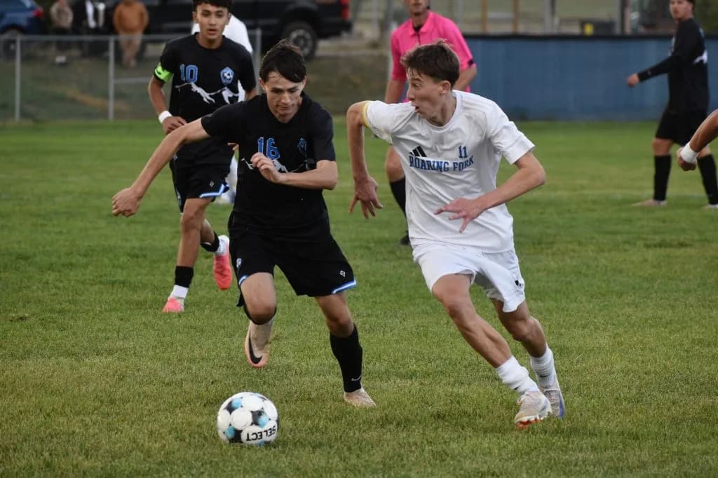 Roaring Fork Rams Defeat Coal Ridge Titans in Rainy Match
