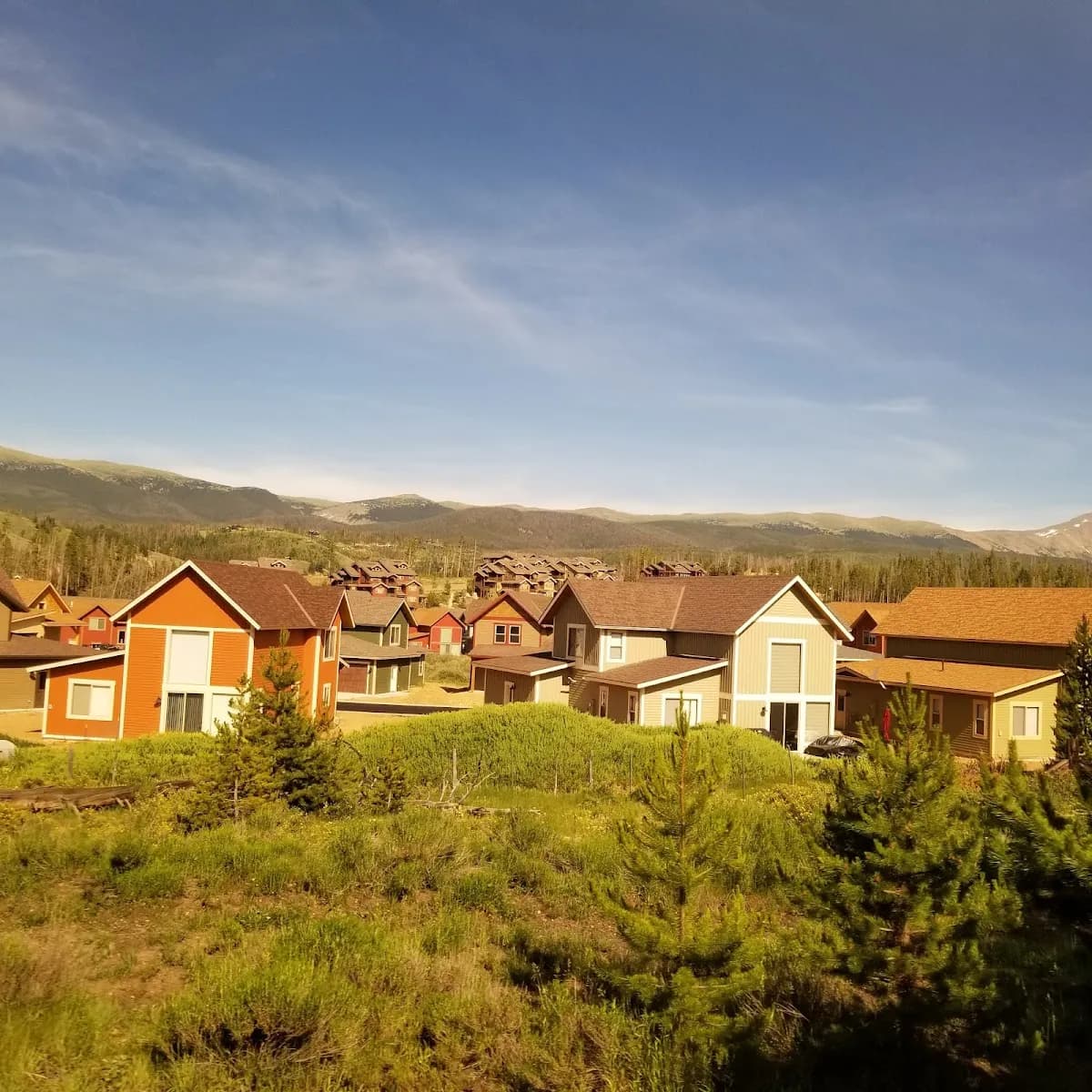 Pet Friendly Contemporary Ranch Home with Stunning Views on Main Elk Creek!