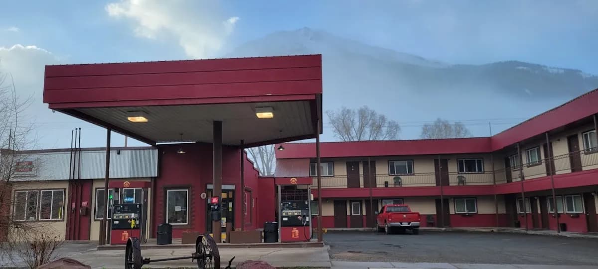 Triangle Motel