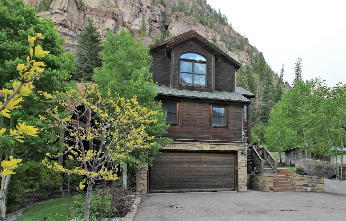 Luxury Ski In/Out townhome on Creek - Views - Private Hot Tub