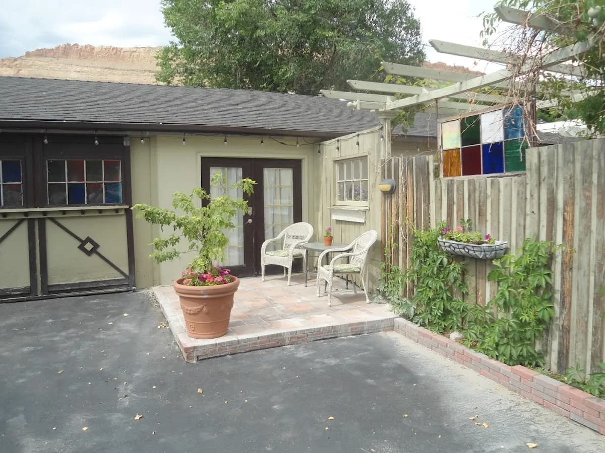 Historic Cottage at the White Lily Ranch - “HOT TUB”