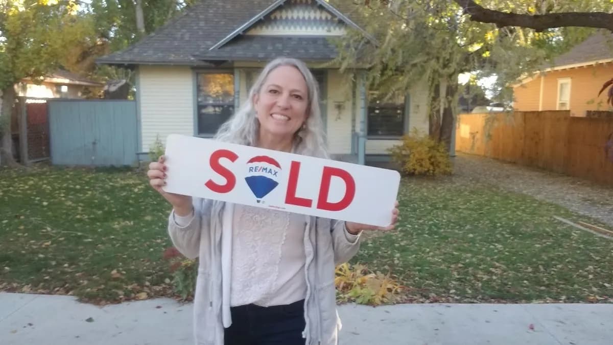 Carrie Soto, CRS, GRI, Broker/Owner, REALTOR®, RE/MAX Mountain West