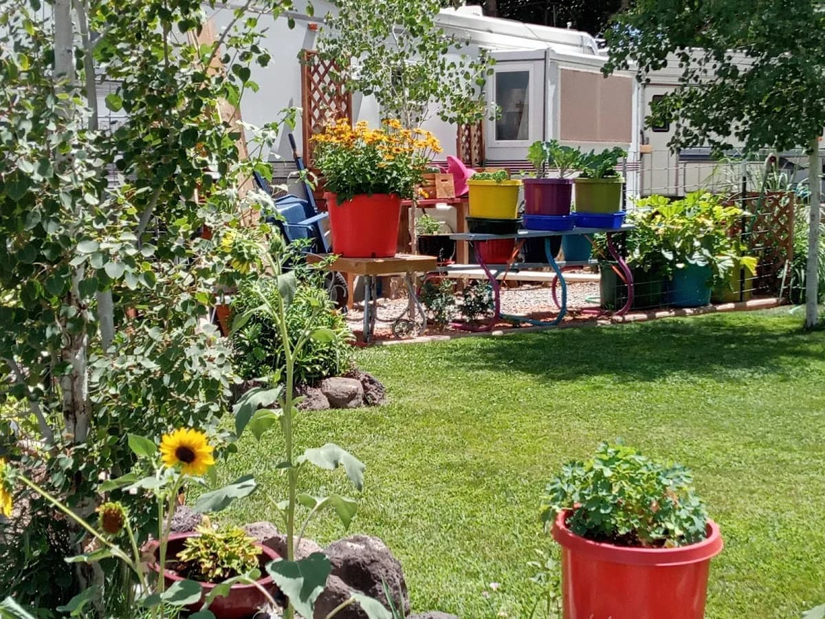 Four Seasons River Inn & RV Park