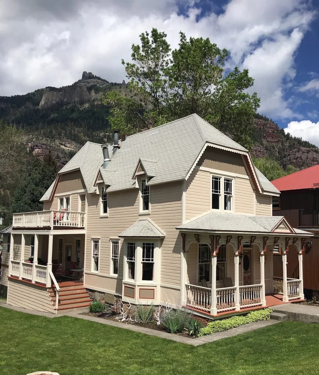 AlpLily Inn