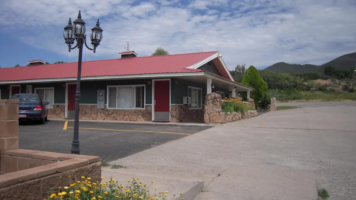 Redwood Arms Motel