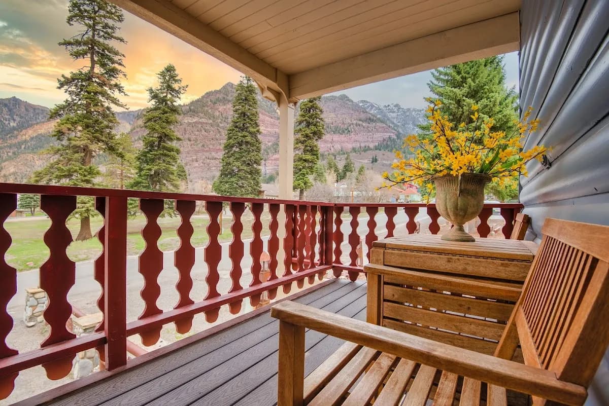 Box Canyon Lodge & Hot Springs