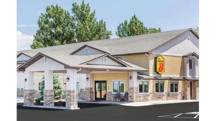 Super 8 by Wyndham Montrose