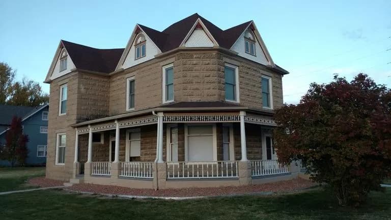 Fruita Victorian Home w/ Hot Tub + Mountains!